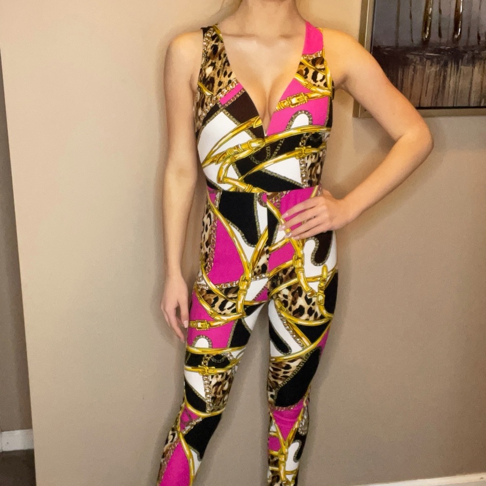 @fashionnova Patterned V Neck Jumpsuit🤍